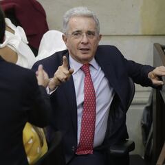 Uribe y el alcalde Quintero, enfrentados por la seguridad en Medellín