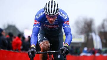 Mathieu van der Poel, en una prueba de ciclocross.