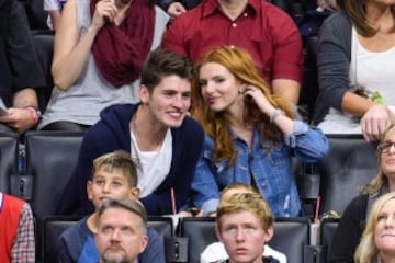 Bella Thorne y Gregg Sulkin.