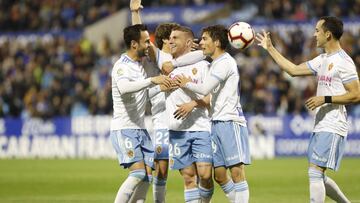 Los jugadores del Zaragoza celebran uno de los goles contra el Nástic.