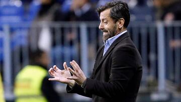 El técnico del RCD Espanyol Quique Sánchez Flores durante el partido de la decimoctava jornada de Liga en Primera División que han disputado esta noche frente al Málaga en el estadio malacitano de La Rosaleda.