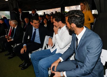 Casillas, Llull y Arbeloa charlan antes del acto.