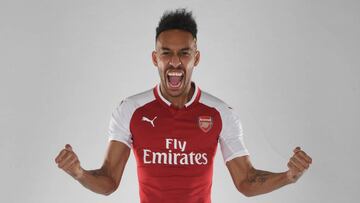 Arsenal unveil new signing Pierre-Emerick Aubameyang at London Colney on January 31, 2018 in St Albans, England)