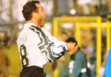 Marcelo Espina: El volante argentino ganó cuatro títulos en Colo Colo en 1996, Clausura 1997, 1998 y Clausura 2002.