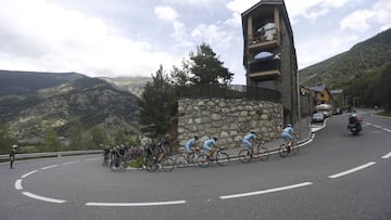 El pelot&oacute;n durante la und&eacute;cima etapa de la Vuelta Ciclista a Espa&ntilde;a 2015 con salida de Andorra la Vella y llegada a Cortals d&#039;Encamp, con un recorrido de 138 kil&oacute;metros.