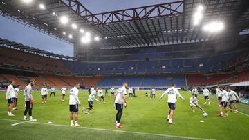 El grupo de jugadores se ejercita en San Siro.