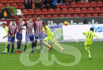 Partido Sporting - Levante, lanzamiento de falta de Morales