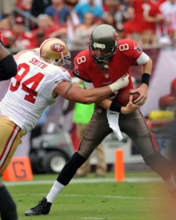 En San Francisco sería donde Justin Smith vería reconocido su esfuerzo con un buen número de galardones: cinco Pro Bowls consecutivas, tres veces en el equipo All-Pro, otro galardón más como MVP del equipo (en 2011) o la elección como Mejor Jugador Defensivo del año en 2011 por la prestigiosa revista Sports Illustrated.