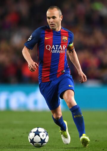 El ex jugador del Barcelona (actualmente en el Vissel Kobe japon¨¦s) ha participado en m¨¢s de 700 partidos en los que ha visto 62 tarjetas amarillas.