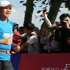 Un atleta chino completa 100 maratones durante 100 días seguidos