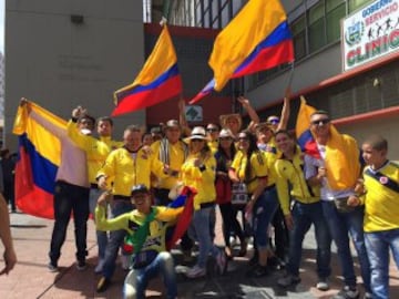 Los hinchas colombianos se toman las calles de La Paz