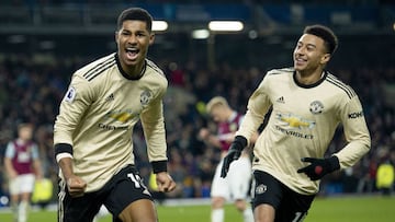 Rashford celebra con Lingard.