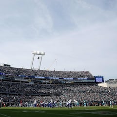 NFL fans react to Tony Romo’s performance covering the Bills - Jaguars Wild Card game: “worst commentator in sports”