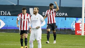 Raúl García celebra así el 2-0 sobre el Real Madrid.
