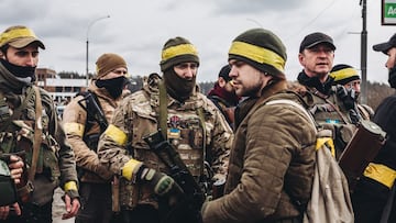 Varios soldados del ej&eacute;rcito ucraniano, a 4 de marzo de 2022, en Irpin (Ucrania).