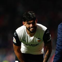 El Valencia no descarta fichar otro central