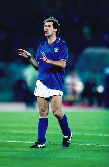 Cuando hablamos de su carrera en clubes, Baresi siempre será recordado con el número 6, pero con Italia es una historia distinta. El zaguero italiano conquistó la Copa del Mundo de 1982 y también formó parte del equipo nacional en una Eurocopa.