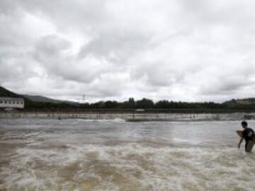 El parque de surf, que costó 22.8 millones $, abrió sus puertas el 1 de agosto y es el primer lago artificial para practicar surf del mundo. Un mecanismo de generación de onda bidireccional es el encargado de formar las series perfectas. Con 300 metros de largo y 110 metros de ancho hará las delicias de los aficionados a este deporte. 