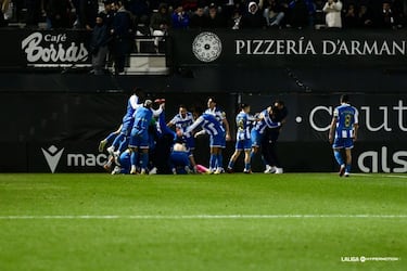 Un golazo de Altimira pone en órbita al Deportivo y chafa al Ceuta