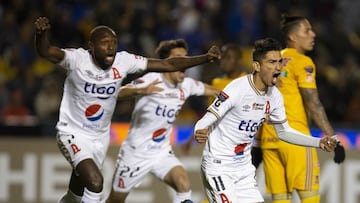 Alianza se gana la admiración de aficionados propios y de Tigres