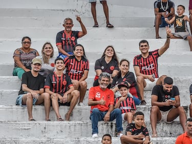 El 15 de noviembre de 1938 el Íbis Sport Club surgió como una forma de entretenimiento para los trabajadores de la Fábrica de Tejidos de Seda y Algodón de Pernambuco en la ciudad de Paulista. 
