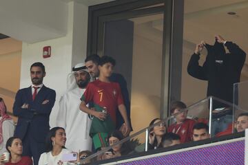 Georgina Rodr¨ªguez ha sufrido en el palco del Al Thumama Stadium como una aficionada lusa m¨¢s durante el elcuentro entre la seleci¨®n portuguesa y la marroqu¨ª.