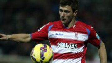 El Eibar frena su caída libre a costa de un Granada sin gol