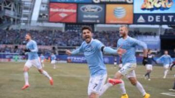 Villa: primer gol y asistencia en el triunfo del City en casa