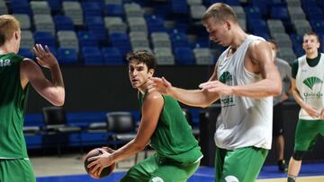 Carlos Su&aacute;rez durante un entrenamiento del Unicaja.