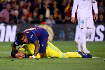 Paulinho y Keylor Navas.