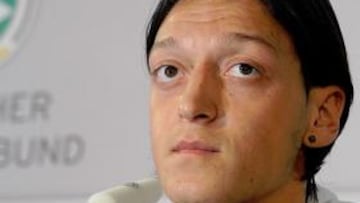 Özil: "Estoy feliz de jugar en el mejor club del mundo"
