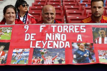 Los aficionados rojiblancos se volcaron con Fernando Torres.