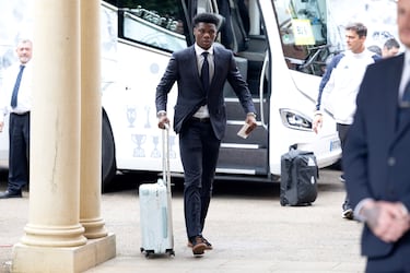 Llegada del Real Madrid al hotel The Grove. En la imagen Aurelien Tchouameni.