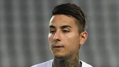 Pulgar es captado con la camiseta de Colo Colo en sus vacaciones