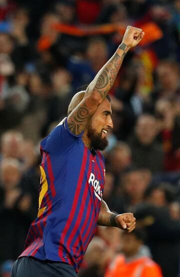 Soccer Football - La Liga Santander - FC Barcelona v Real Madrid - Camp Nou, Barcelona, Spain - October 28, 2018 Barcelona's Arturo Vidal celebrates scoring their fifth goal REUTERS/Paul Hanna