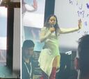 Rosalía detiene concierto al darse cuenta que un fan se desmayó