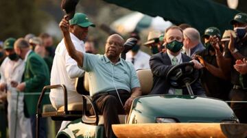 Lee Elder pasó a la historia del golf y del deporte estadounidense al convertirse en el primer afroamericano que disputó el Masters de Augusta. Lo hizo en 1975, tras recibir una invitación después de su éxito en el Monsanto Open. La misma barrera rompió e