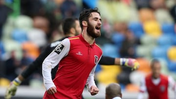 SC Braga&#039;s forward Rafa Silva celebrates after scoring a goal during the Primeira Liga match between Sporting CP and SC Braga at Estadio Jose Alvalade on January 10, 2016 in Lisbon, Portugal