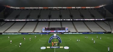 El f¨²tbol sigue adelante en Brasil
