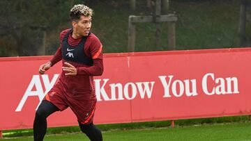 Firmino se entrena con el Liverpool