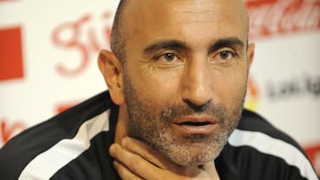 El ya exentrenador del Sporting de Gijón, Abelardo, en rueda de prensa.
