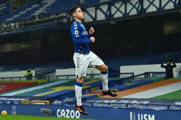 James Rodríguez abrió el marcador en el empate 1-1 entre Everton y Leicester con un remate de media distancia con su pierna derecha.