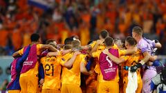 Soccer Football - FIFA World Cup Qatar 2022 - Round of 16 - Netherlands v United States - Khalifa International Stadium, Doha, Qatar - December 3, 2022 Netherlands players celebrate after the match as they progress to the quarter finals REUTERS/Matthew Childs