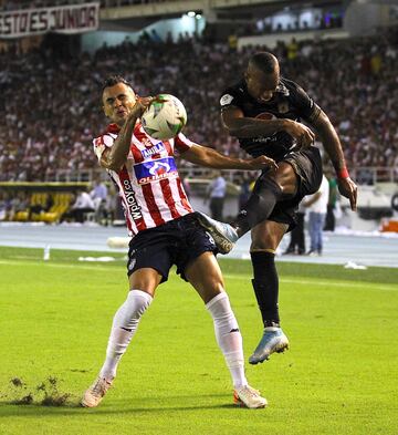 Partido cerrado y jugado en mitad de campo. Así fue la final de ida de la Liga Águila entre Junior y América 