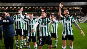 Los jugadores del C&oacute;rdoba, tras ganar la Copa RFEF.