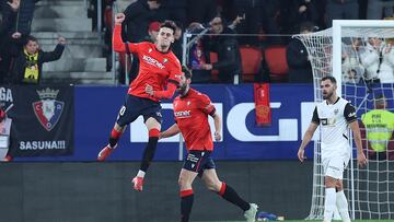 Aimar celebra su segundo gol.