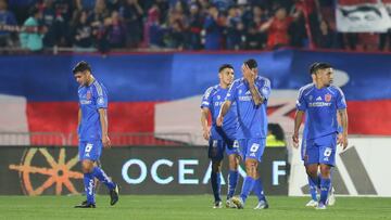 Futbol, Universidad de Chile vs Cobresal
Fecha 18, Liga de Primera 2025
Los jugadores de Universidad de Chile se lamentan tras el gol de Cobresal durante un partido de primera division disputado en el estadio Nacional de Santiago, Chile.
04/08/2025
Dragomir Yankovic/Photosport
Football, Universidad de Chile vs Cobresal
18th turn, Division League 2025
Universidad de Chile players react after a Cobresal goal during a first division match at the Nacional stadium in Santiago, Chile.
04/08/2025
Dragomir Yankovic/Photosport