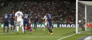 Casemiro marca el empate a dos de cabeza.