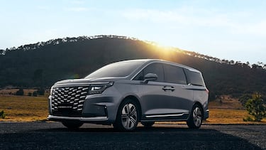 JAC Traveler 2026 en México: Precio y opinión de la minivan híbrida