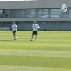 Cristiano está fino para el Camp Nou: acelerón y... ¡derechazo!